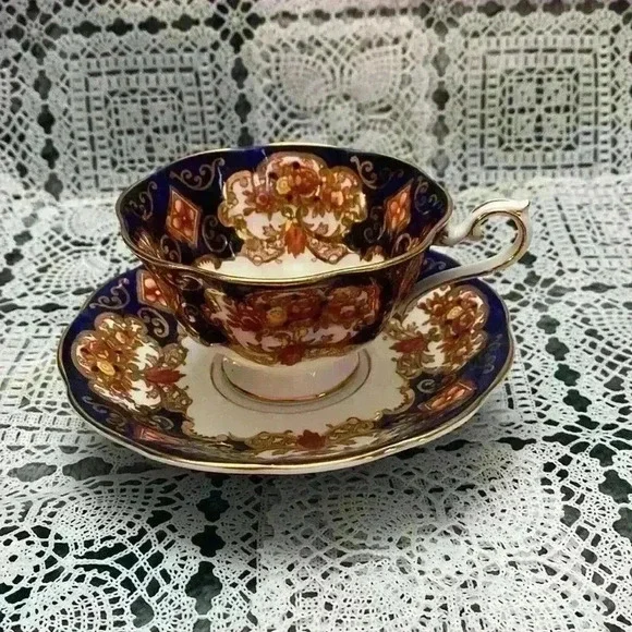 Royal Albert Heirloom Footed  Cup &
Saucer england - Picture 2 of 16